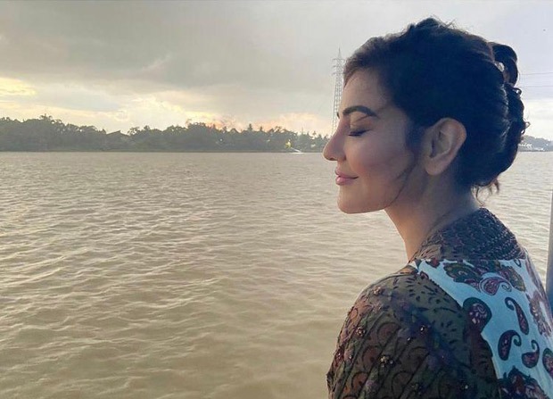 Kajal Aggarwal looks pristine in latest picture from Ganga Ghat