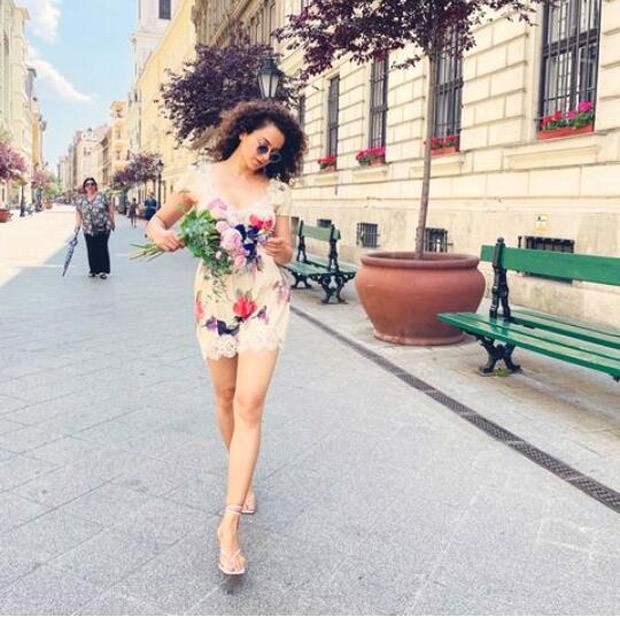 Kangana Ranaut dons off-white floral dress, says 'decided to play bolly bimbo' in her latest pictures