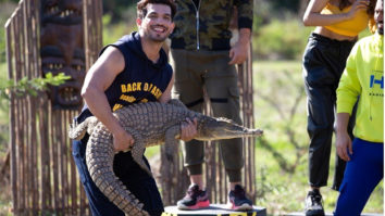 Khatron Ke Khiladi 11: Arjun Bijlani is all smiles while posing with a crocodile