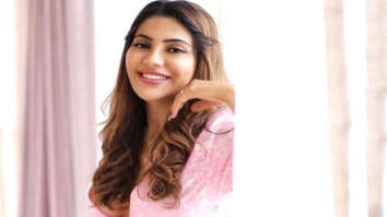 Khatron Ke Khiladi 11 star Nikki Tamboli looks beautiful in plunging neckline crop top and mini skirt