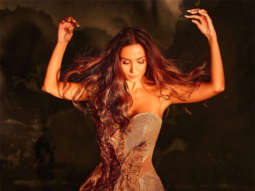 Malaika Arora sets internet ablaze in leafy golden gown for Super Model of the Year 2
