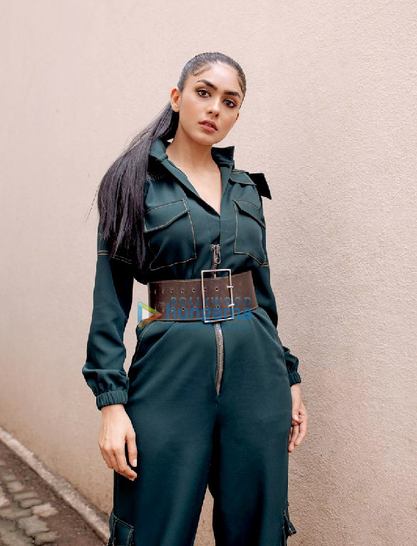 mrunal thakur 4 5