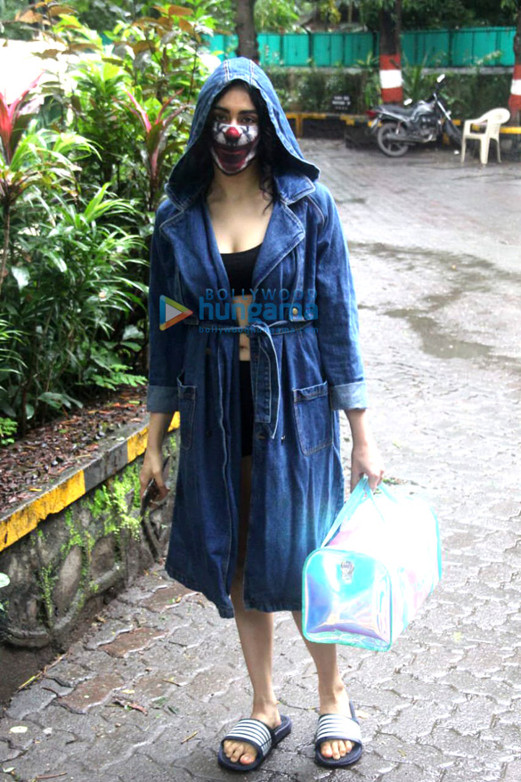 photos adah sharma spotted in bandra 2 4