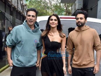 Photos: Akshay Kumar, Vaani Kapoor and Jackky Bhagnani snapped promoting their film Bellbottom