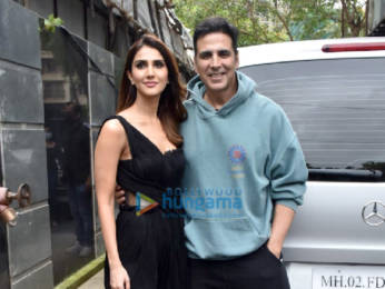 Photos: Akshay Kumar, Vaani Kapoor and Jackky Bhagnani snapped promoting their film Bellbottom