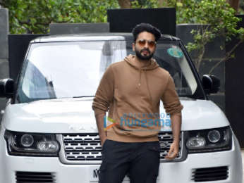 Photos: Akshay Kumar, Vaani Kapoor and Jackky Bhagnani snapped promoting their film Bellbottom