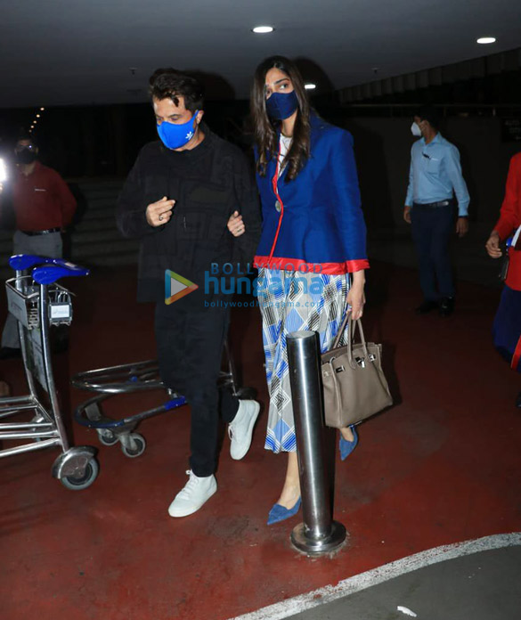 photos anil kapoor and sonam kapoor ahuja snapped at the airport 1