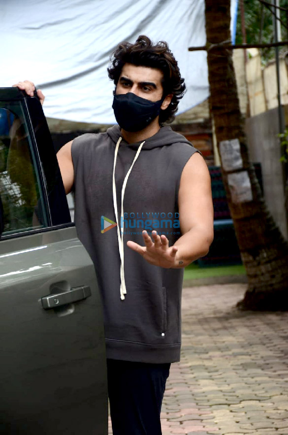 Photos: Arjun Kapoor snapped at a dance class in Andheri