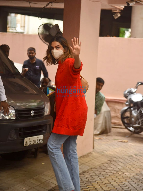 photos kartik aaryan snapped at sanjay leela bhansalis office in juhu 4