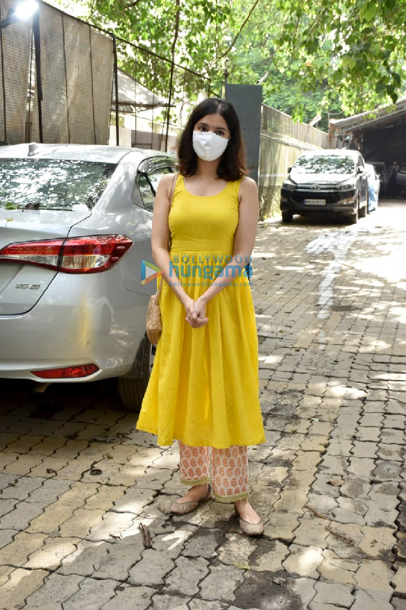 photos divya khosla kumar snapped at a dubbing studio in andheri 4