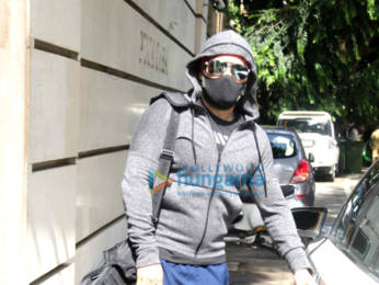 Photos: Emraan Hashmi spotted at the gym in Bandra