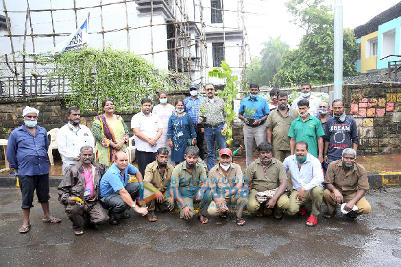 photos gulshan grover snapped with vishvas mote dr anusha srinivasan iyer vedant gill at bmcs be a tree parent mega vriksha campaign 1