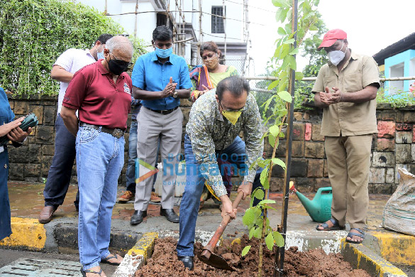 photos gulshan grover snapped with vishvas mote dr anusha srinivasan iyer vedant gill at bmcs be a tree parent mega vriksha campaign 3