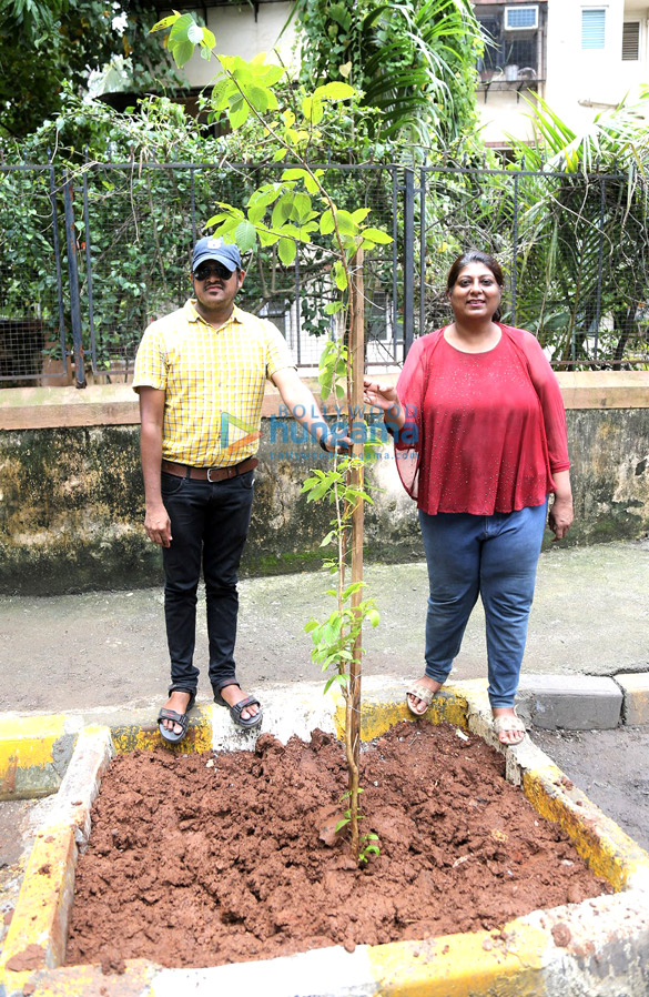 photos hiten tejwani and gauri pradhan snapped with anusha srinivasan iyer at bmcs be a tree parent mega vriksha campaign 7
