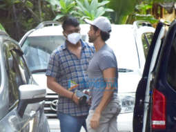 Photos: Hrithik Roshan snapped in Juhu
