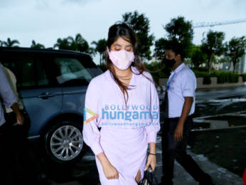 Photos: Janhvi Kapoor, Jacqueline Fernandez and Aly Goni snapped at the airport