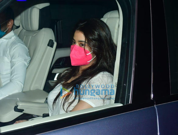 photos janhvi kapoor spotted at a clinic 1 3