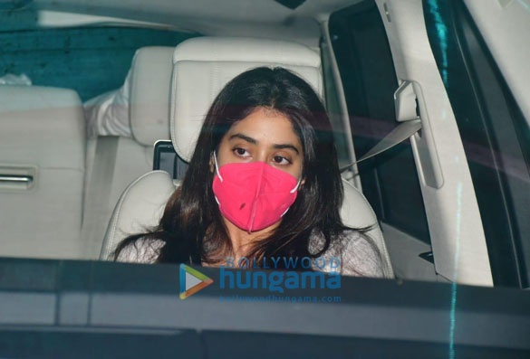 Photos: Janhvi Kapoor spotted at a clinic Photos: Janhvi Kapoor spotted at a clinic