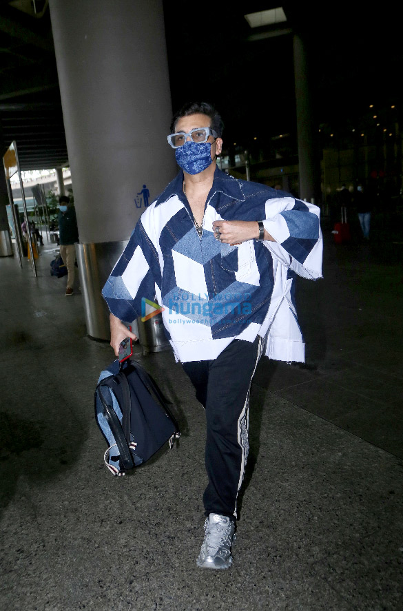photos kajol mouni roy karan johar and others snapped at the airport 4