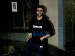 Photos: Kartik Aaryan snapped at Rohit Dhawan’s office in Juhu