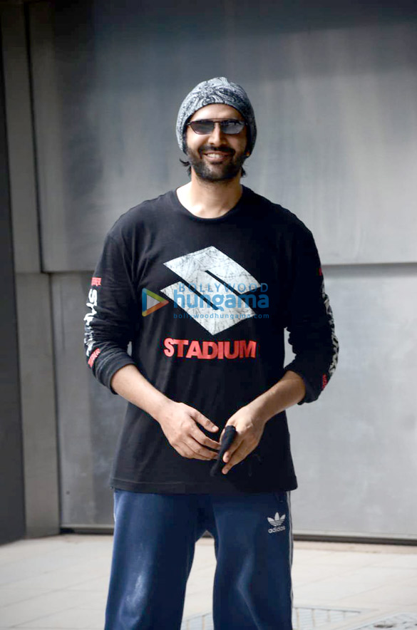Photos: Kartik Aaryan snapped at dance class