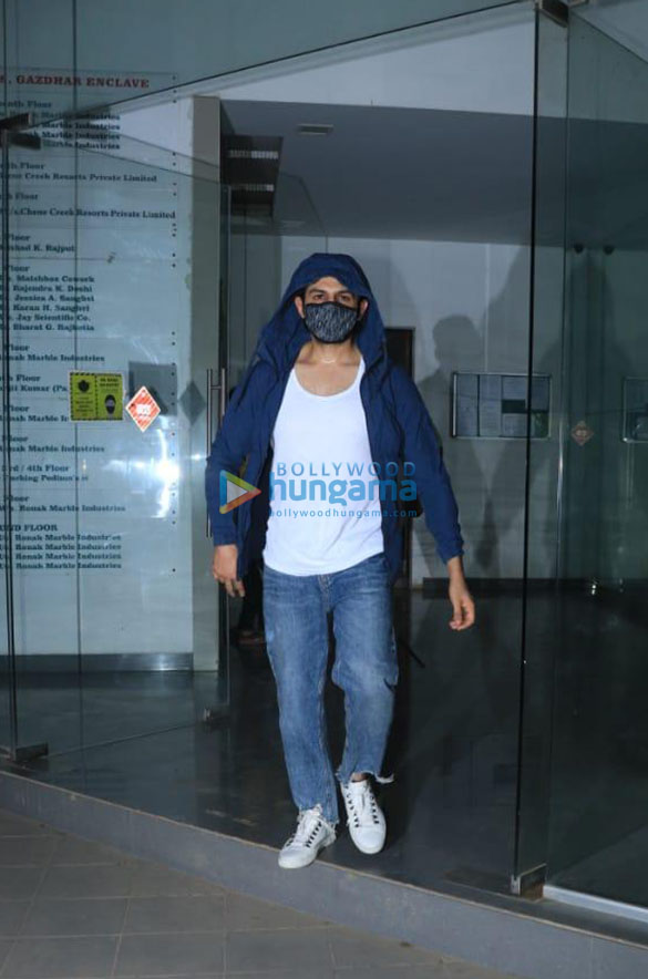 photos kartik aaryan snapped at dance class 2 2