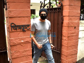 Photos: Kartik Aaryan snapped for look test in Juhu