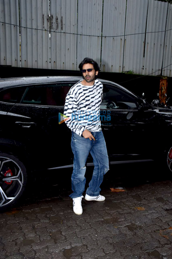 photos kartik aaryan snapped in andheri 4 7
