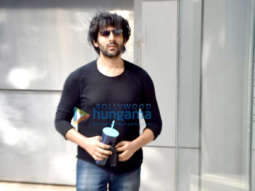 Photos: Kartik Aaryan snapped in Andheri
