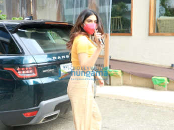 Photos: Khushi Kapoor, Shanaya Kapoor and Anjini Dhawan snapped at Bastian in Worli