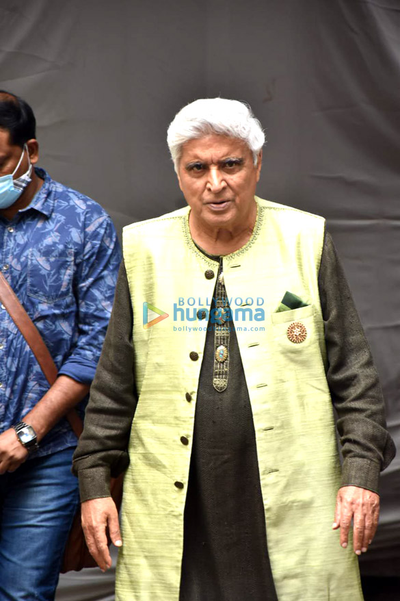 photos kriti sanon nora fatehi and javed akhtar snapped on the sets of dance deewane 5