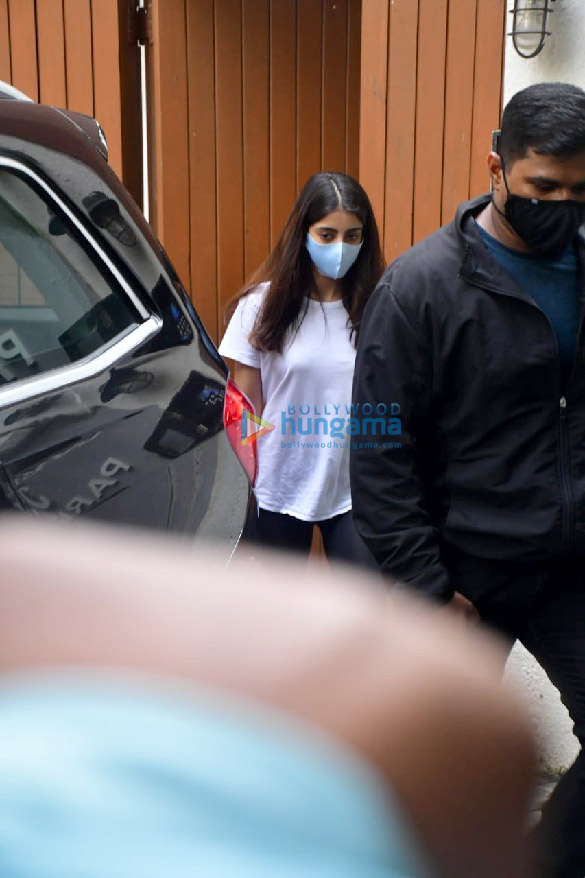 photos malaika arora seema khan and others spotted at chunky pandeys house 2