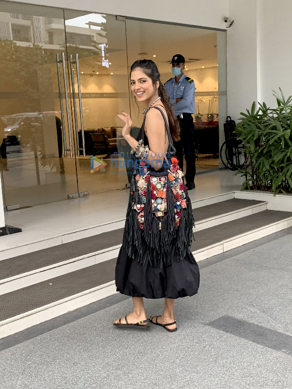 photos malavika mohanan spotted in hyderabad post her shoot 3