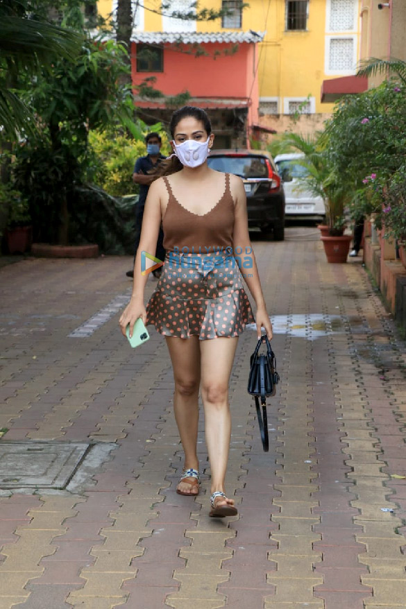 photos mira rajput snapped at diva yoga in bandra 1