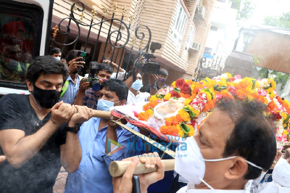 photos neelam kothari samir soni deanne pandey and others snapped at chunky pandeys mom snehlata pandeys home to pay their last respects 00 7