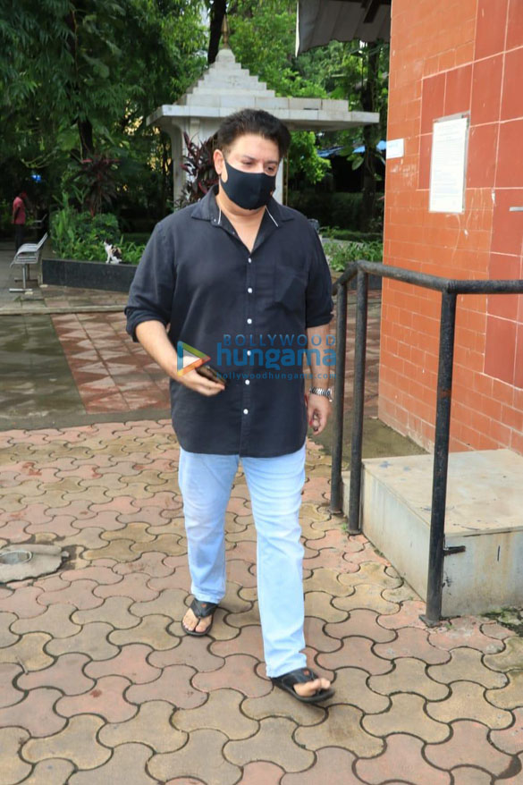 photos neelam kothari samir soni deanne pandey and others snapped at chunky pandeys mom snehlata pandeys home to pay their last respects 0878 1