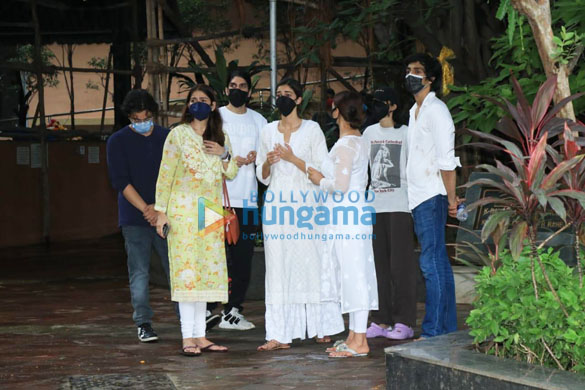 photos neelam kothari samir soni deanne pandey and others snapped at chunky pandeys mom snehlata pandeys home to pay their last respects 0878 2