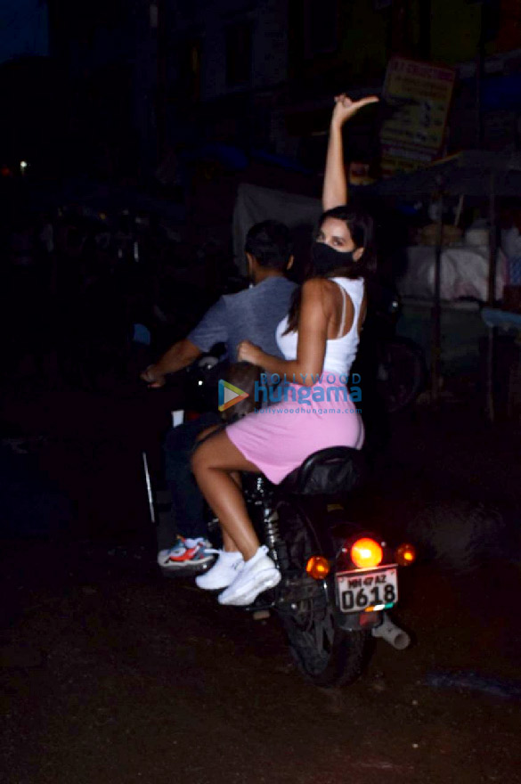 photos nora fatehi snapped at versova jetty 1