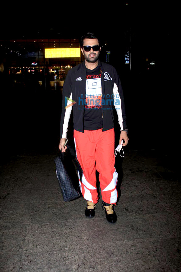 photos pooja hegde abhishek bachchan gauahar khan and others snapped at the airport 5