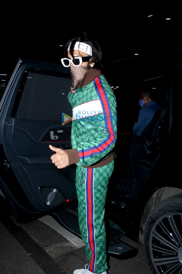photos ranveer singh snapped at the airport 4 3