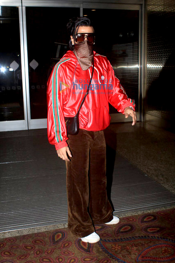 photos ranveer singh snapped at the airport 5