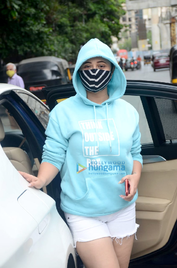 Photos: Rashami Desai snapped in Andheri Photos: Rashami Desai snapped in Andheri