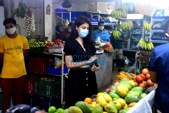 photos rhea chakraborty spotted at pali market 4