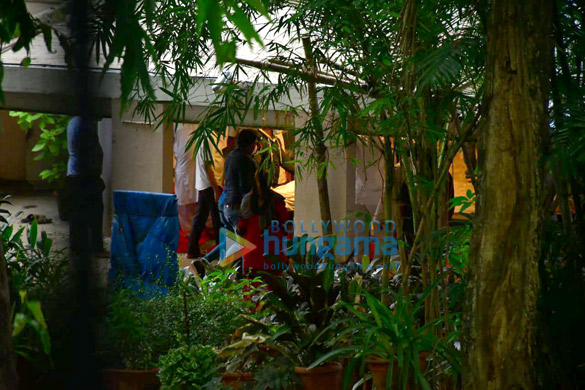 photos saira banu brings dilip kumars body home for last rites 2