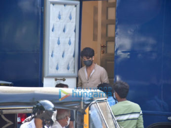 Photos: Shahid Kapoor spotted for a shoot in Bandra