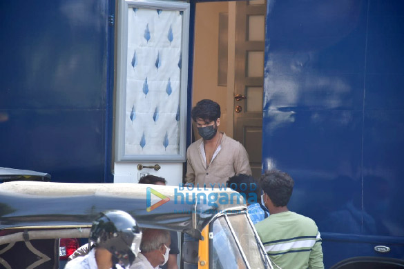 photos shahid kapoor spotted for a shoot in bandra 2
