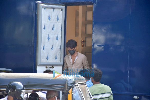 photos shahid kapoor spotted for a shoot in bandra 3