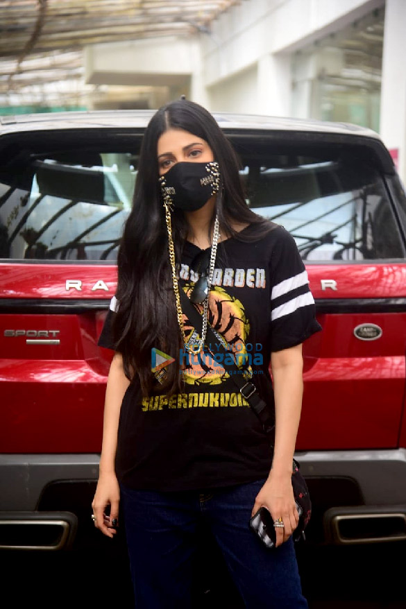 Photos: Shruti Haasan snapped at Sunny Super Sound in Juhu