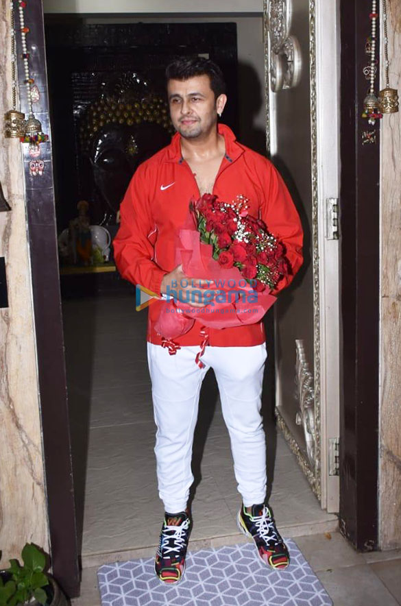 Photos: Sonu Nigam snapped at his birthday bash