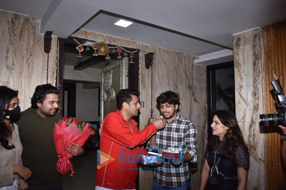 photos sonu nigam snapped at his birthday bash 5